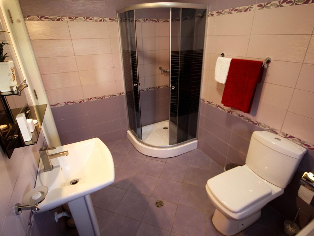 Hotel Bylis Tirana Kültér fotó