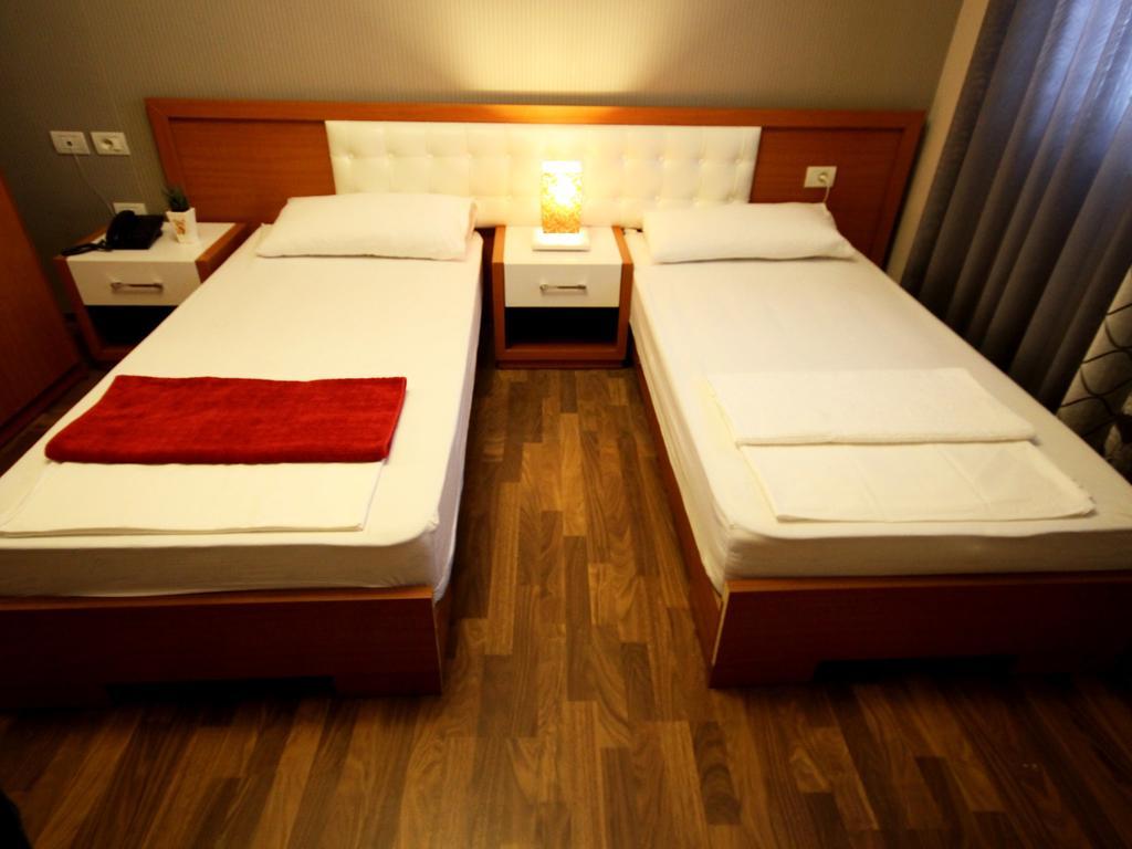 Hotel Bylis Tirana Szoba fotó