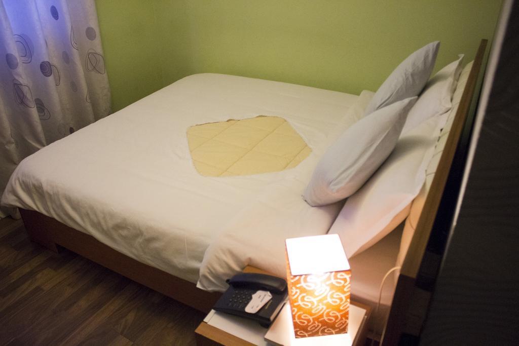 Hotel Bylis Tirana Kültér fotó