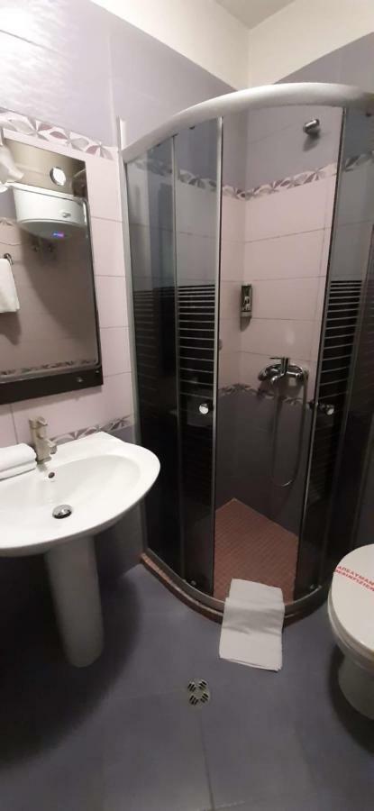 Hotel Bylis Tirana Kültér fotó